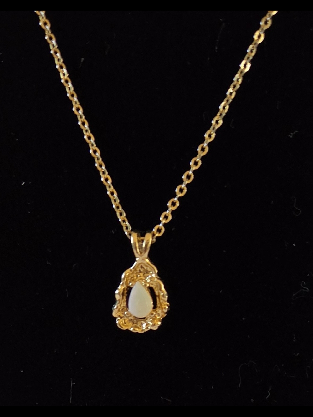 VTG Ronte of Beverly Hills Gold Genuine Opal Teardrop Pendant Necklace Filigree